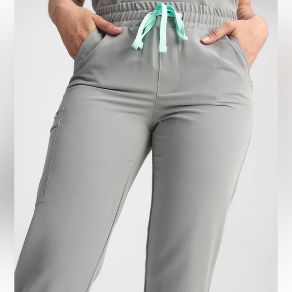 Rosie Re-Garde- Jogger Scrub Pants - Picture 2 of 7